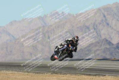 media/Dec-01-2025-Moto Forza (Mon) [[2daa91e15f]]/1-Advanced Group/Session 4 Turn 9/